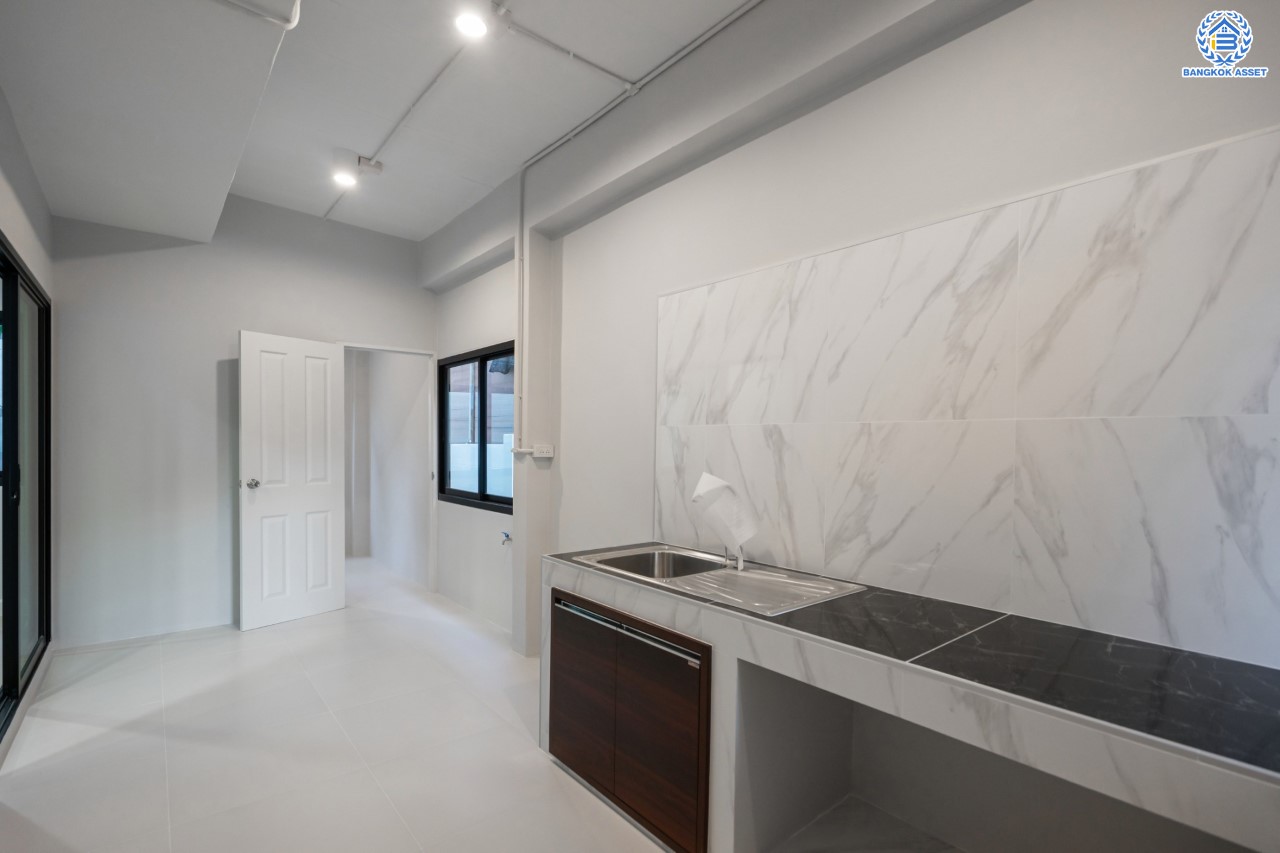 บ้านมือสองตกแต่งใหม่ ม.มณียา รัตนาธิเบศร์-ท่าอิฐ แบรนด์ Property Perfect หลังใหญ่ เนื้อที่ 61.6 ตร.ว. ฟังก์ชันครบ! 4 ห้องนอน 2 ห้องน้ำ 2 ที่จอดรถ บนทำเลที่ดีที่สุด! เชื่อมต่อถ.รัตนาธิเบศร์ และถ.ราชพฤกษ์ ใจกลาง 2 เซ็นทรัลฯ ใกล้ MRT "สถานีบางรักน้อยท่าอิฐ"